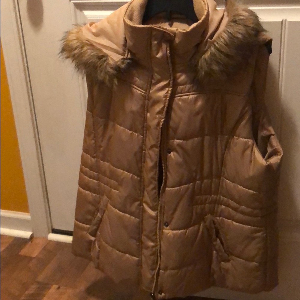 Puffer vest with detachable hood.